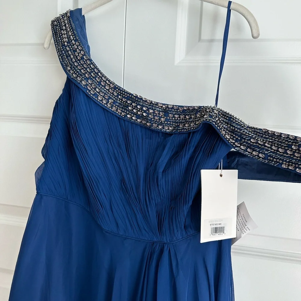 Mac Duggal Beaded Drop Shoulder Pleated Flowy Gown‎ in Size 14w Plus Sized NWT